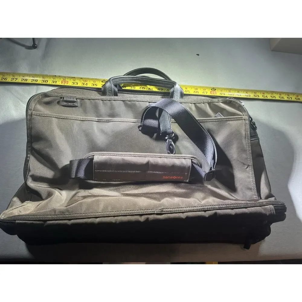 Samsonite Carry On Laptop Travel Business bag with a suit compartment New
